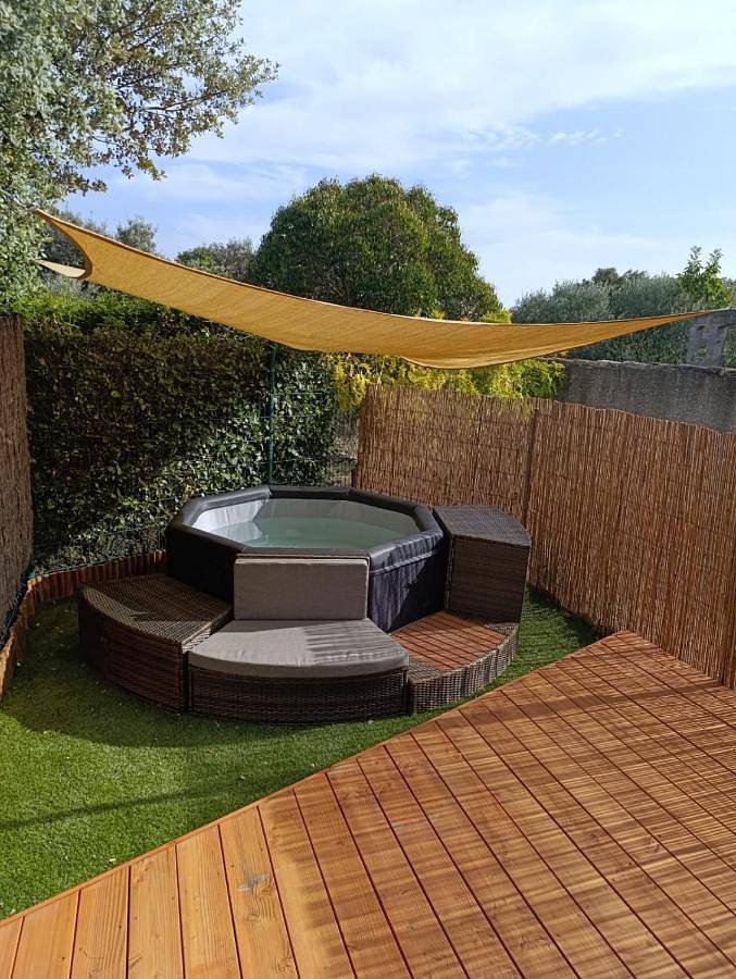 Villa pour 6 personnes, avec terrasse et jacuzzi