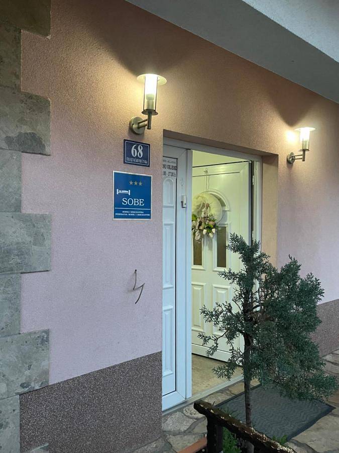 Location de vacances pour 4 personnes, avec terrasse ainsi que vue et jardin dans Međugorje - 2