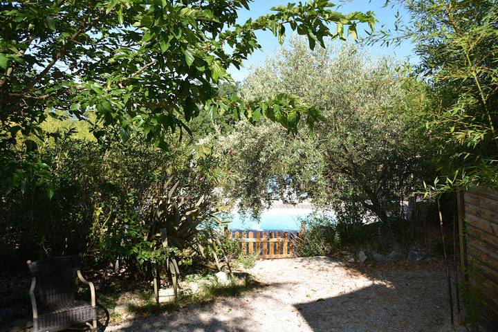 Gîte pour 4 personnes, avec jardin ainsi que terrasse et piscine à Barjac - 3
