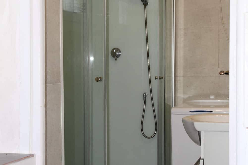 Apartamento entero, Estudio independiente en un edificio tranquilo con patio pequeño. in Vernet-les-Bains, Región de Prades (Francia)