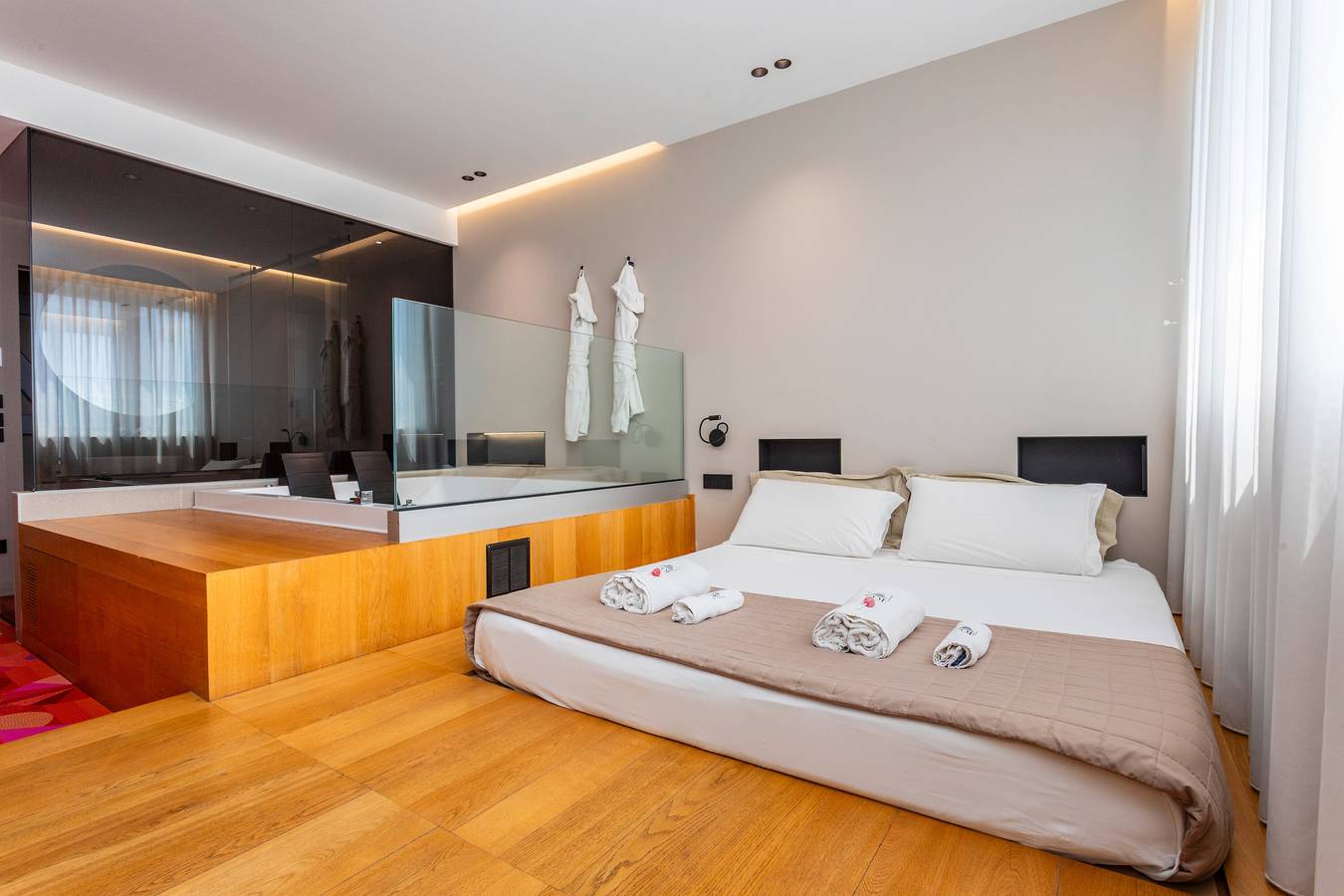 Bed and Breakfast 'Zoe Luxury Suites - Premiere 01' with Sea View, Wi-Fi and Air Conditioning in Catania, Catania Province