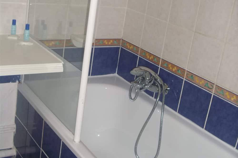 Presqu' ile de Giens - Maison Résidence de Tourisme - Piscine in Hyeres, Parc national de Port-Cros