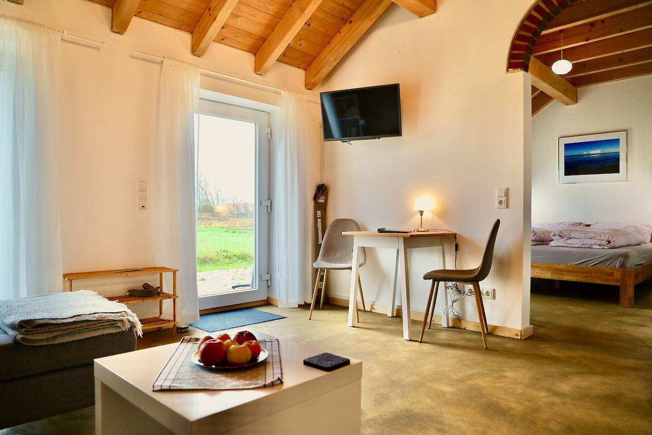 Ganze Ferienwohnung, Sömmertied, Exklusive 4-Sterne-Fewo von 2024, Sonnenterrasse, eigener Zugang zur 150 m entfernten Nordsee in Ostbense, Neuharlingersiel