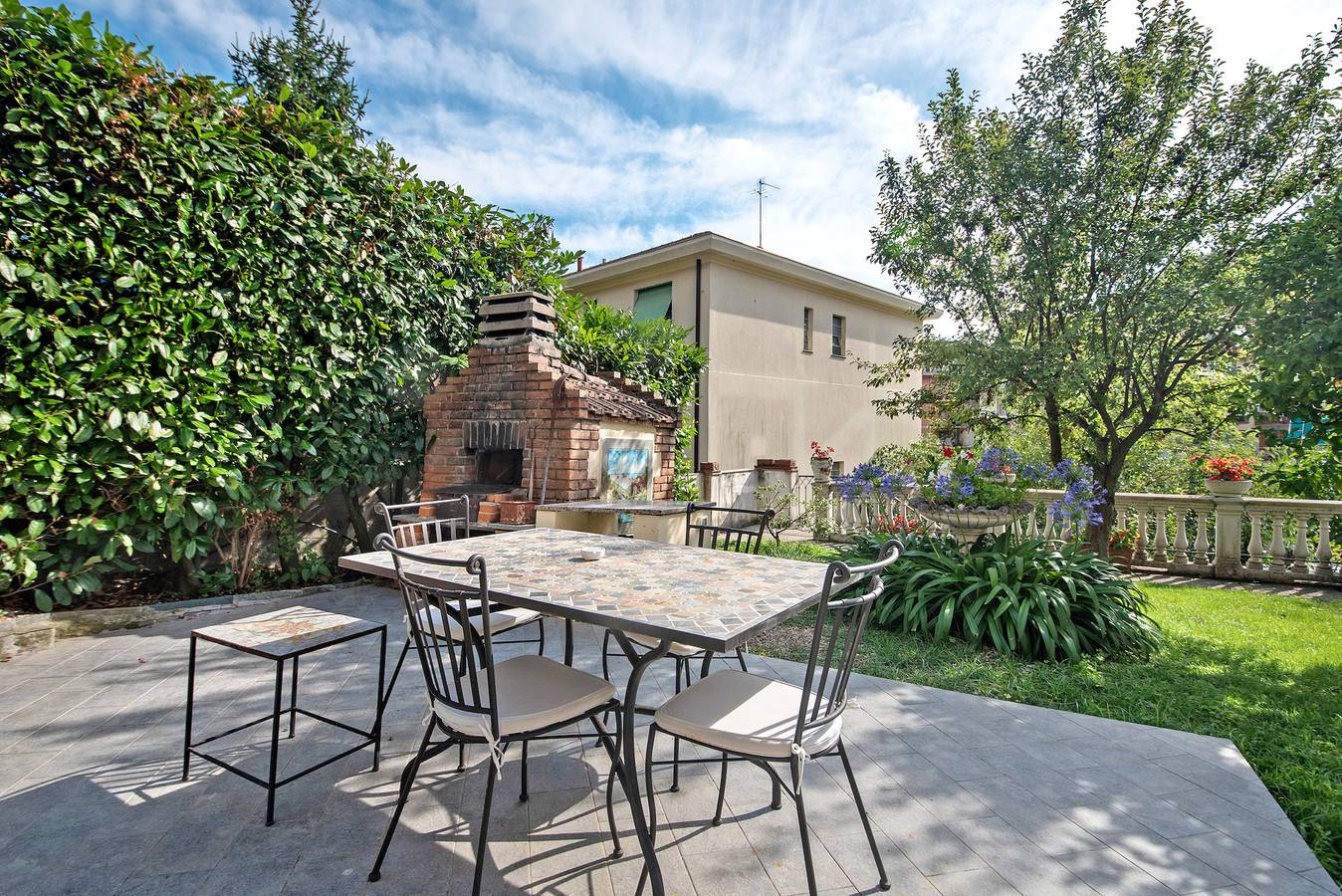 Entire apartment, Apartment 'Fiordalisi' with Private Garden, Wi-Fi and Air Conditioning in Rapallo (City), Rapallo