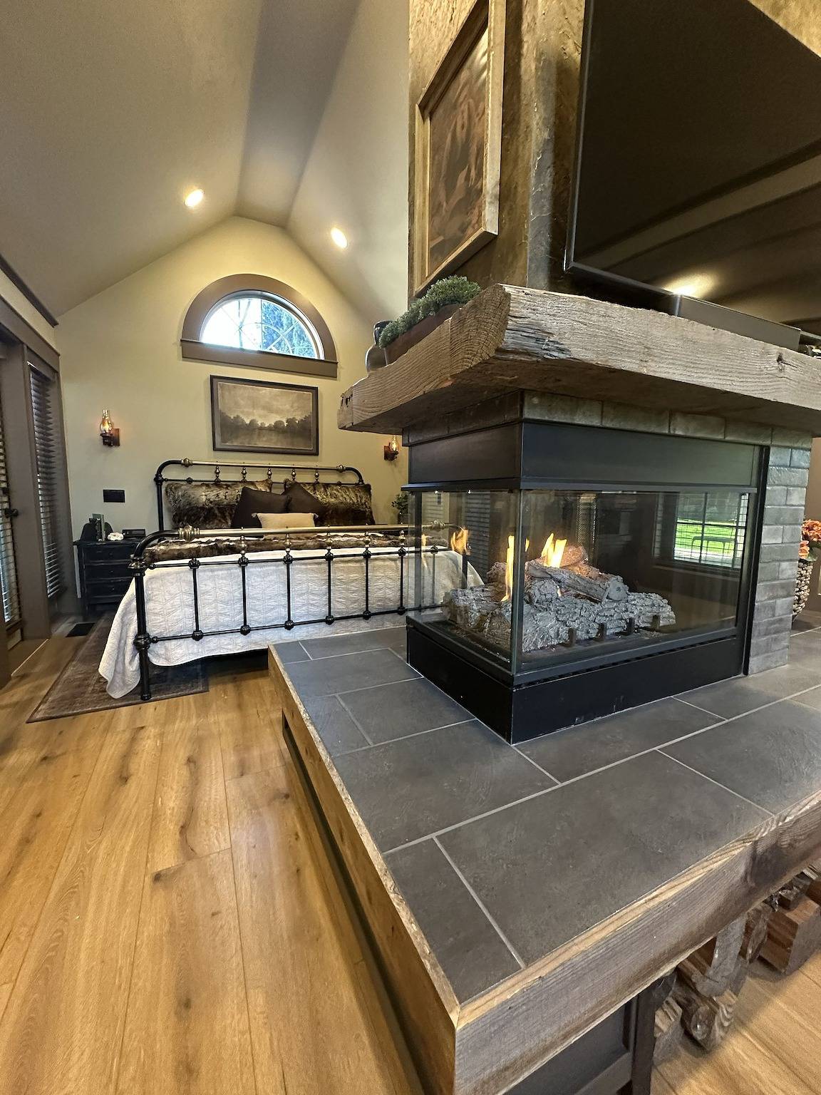 Ganze Wohnung, Luxury Gold Miner Cottage | Walk to Britt in Jacksonville (OR), Oregon