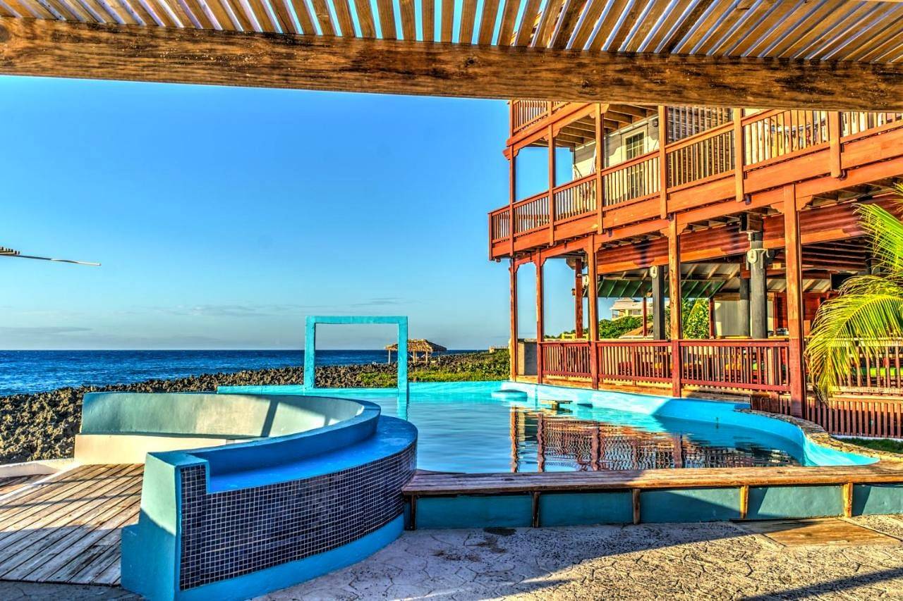 Lands End in Roatan