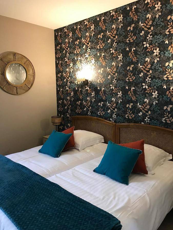 Maison d’hôte pour 2 personnes, avec piscine ainsi que jardin et vue, animaux acceptés à Villefranche-du-Périgord