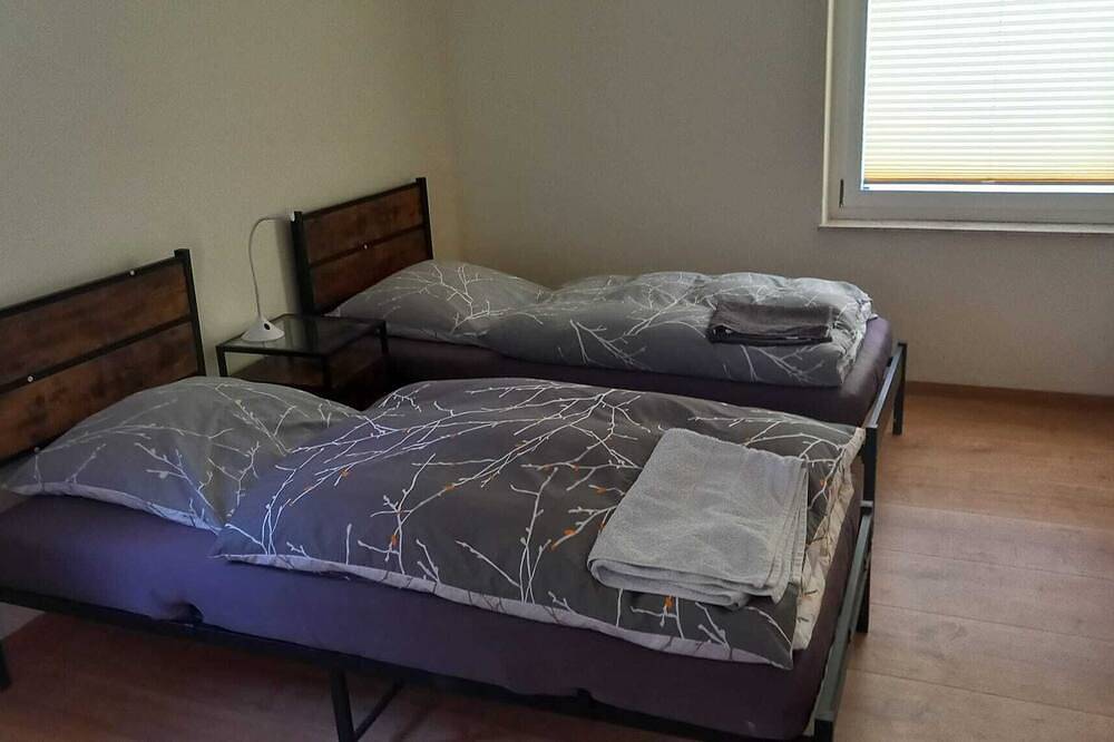 Ganze Wohnung, Großräumige, hell und frisch renovierte 4 Zkb Wohnung in Detmold, Kreis Lippe