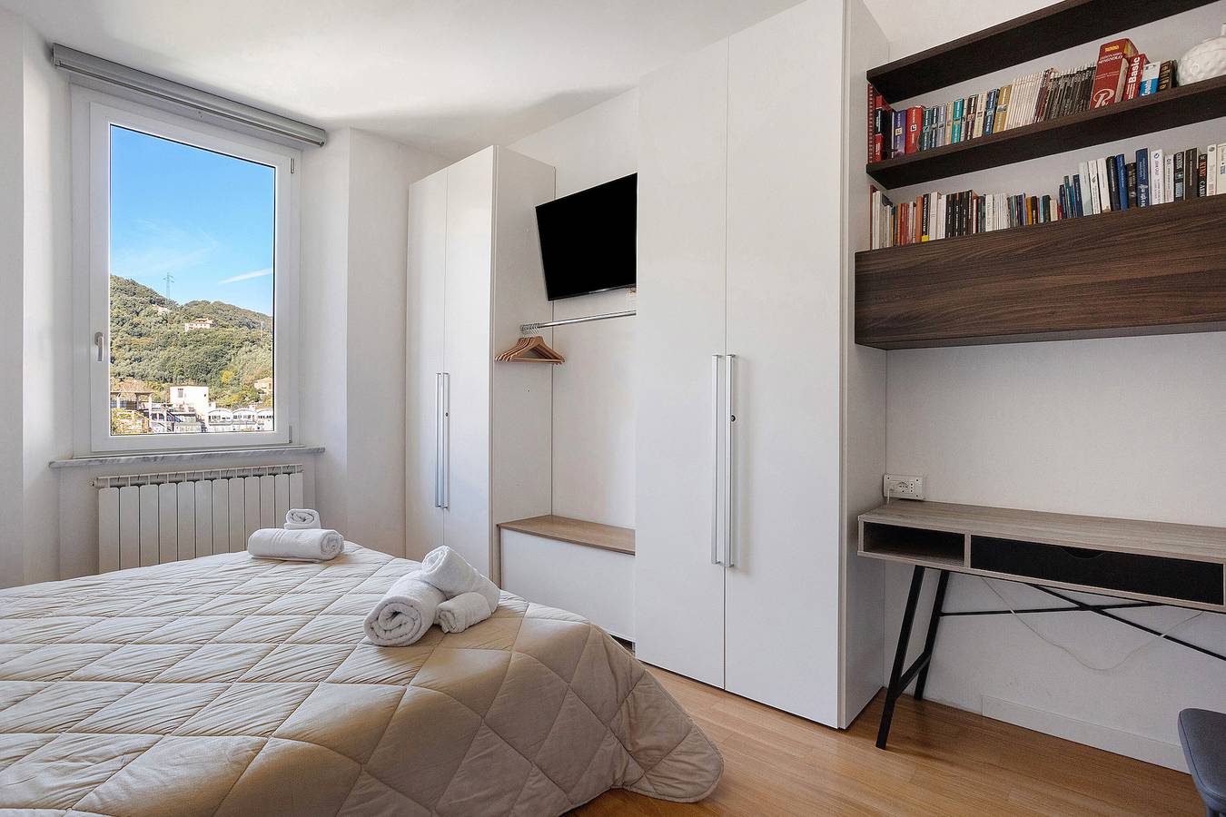 Zimmer 'Stanza 1' mit Bergblick, Wlan und Klimaanlage in La Spezia (By), La Spezia