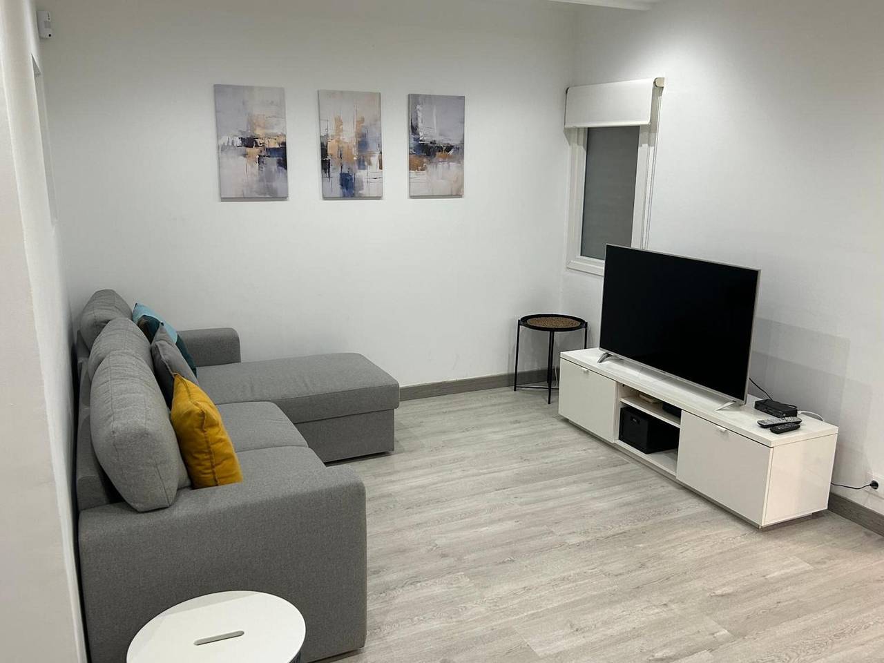 Apartamento entero, Apartamento 'Cal Botey' con vistas a la montaña, Wi-Fi y aire acondicionado in Ripoll, Pirineo Catalan