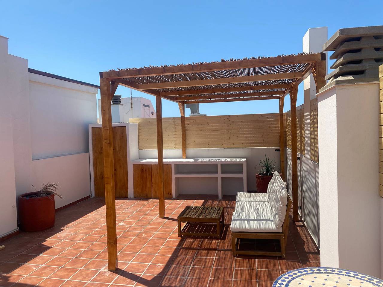 Entire apartment, Vacation Apartment 'Apartamento La Palma Corralejo' with Private Terrace and Wi-Fi in Corralejo, La Oliva