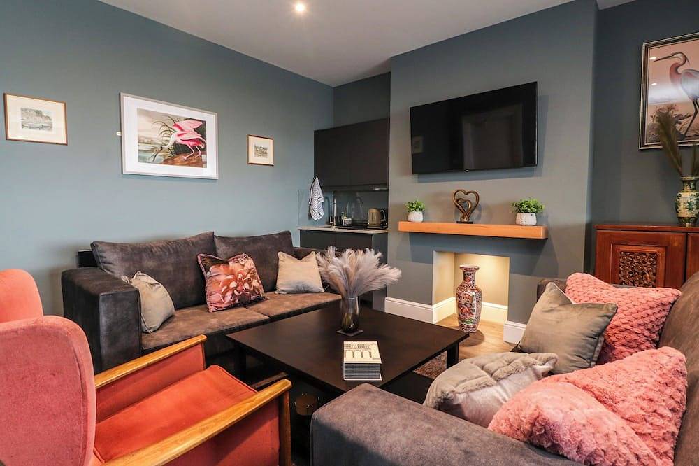 Eden Bay Retreat, pet friendly, country holiday cottage in Morecambe in Morecambe, Lancashire