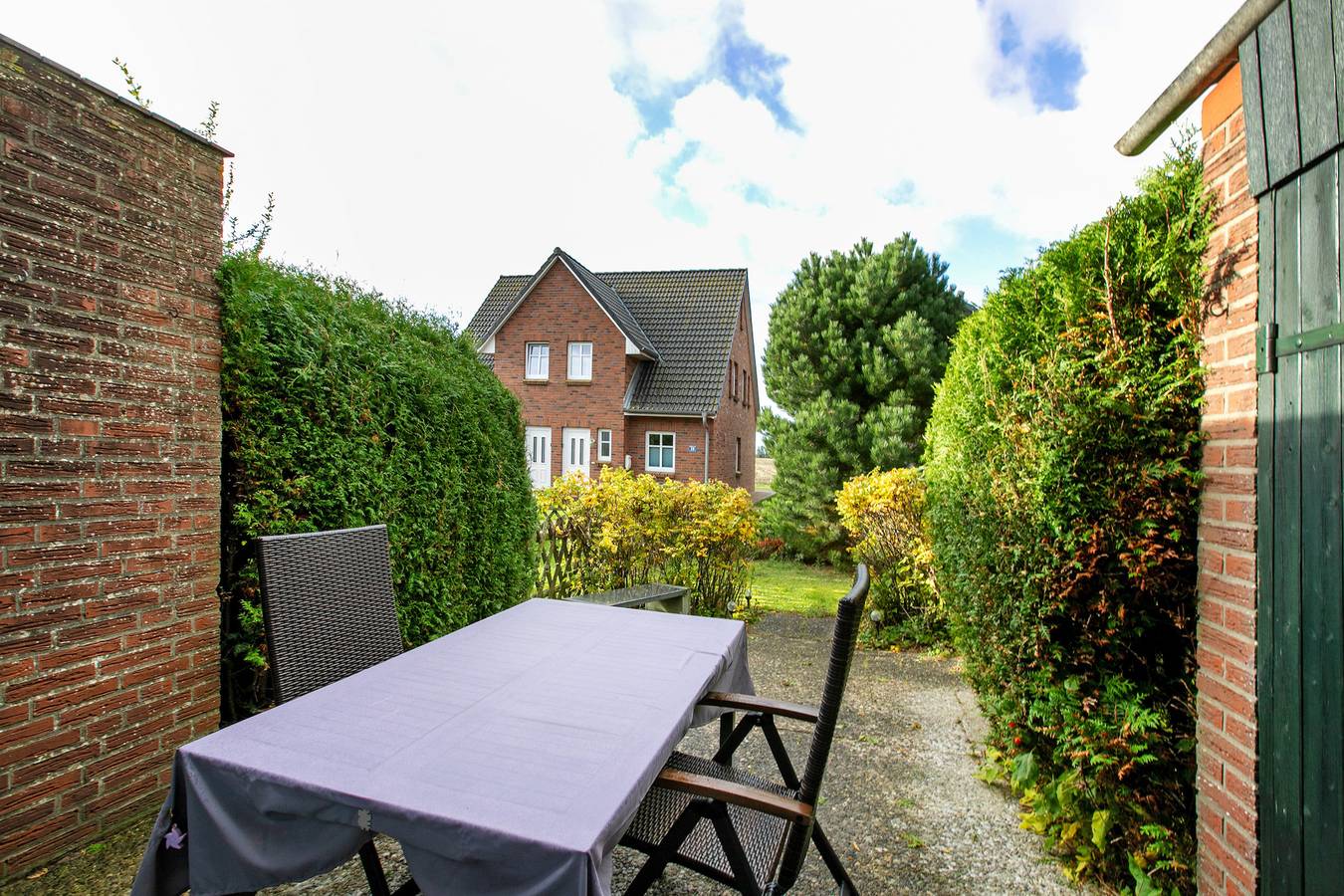 Ferienhaus 'Kajüte Am Norderhafen' mit privater Terrasse und eigenem Garten in Nordstrand (Gemeinde), Nordstrand