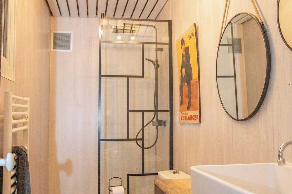 Appartement entier, 2P, neuf, calme, tout équipé in Roquebillière, Région de Nice