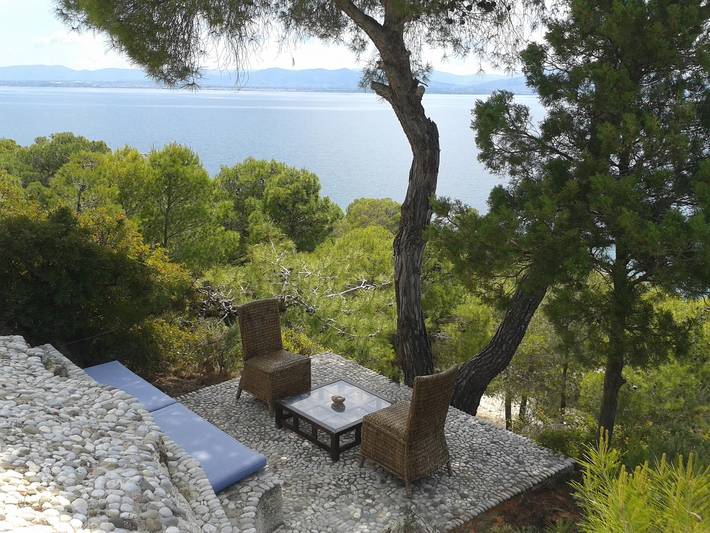 Ferienhaus für 10 Personen, mit Meerblick und Balkon sowie Terrasse und Garten in Loutraki