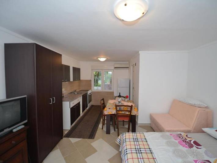 Apartament wakacyjny dla 3 osób, z ogród, Dla rodziny w Tivat
