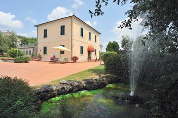 Maison de campagne pour 2 personnes, avec vue ainsi que terrasse et jardin à Montecarlo (Toscane)