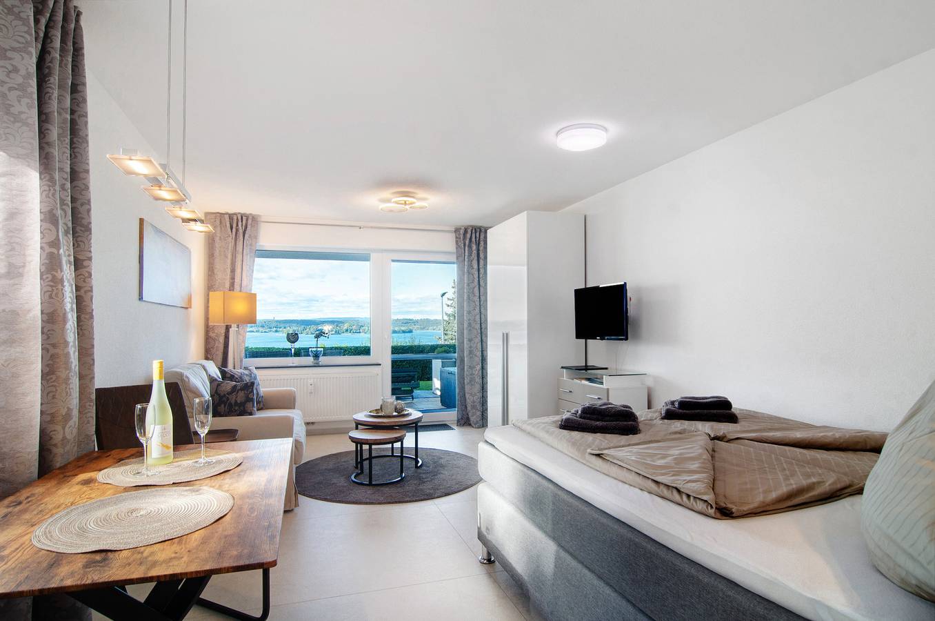 Ganze Wohnung, Ferienwohnung 'Krautter' mit Seeblick, privater Terrasse und gemeinschaftlichem Garten in Unteruhldingen, Uhldingen-Mühlhofen