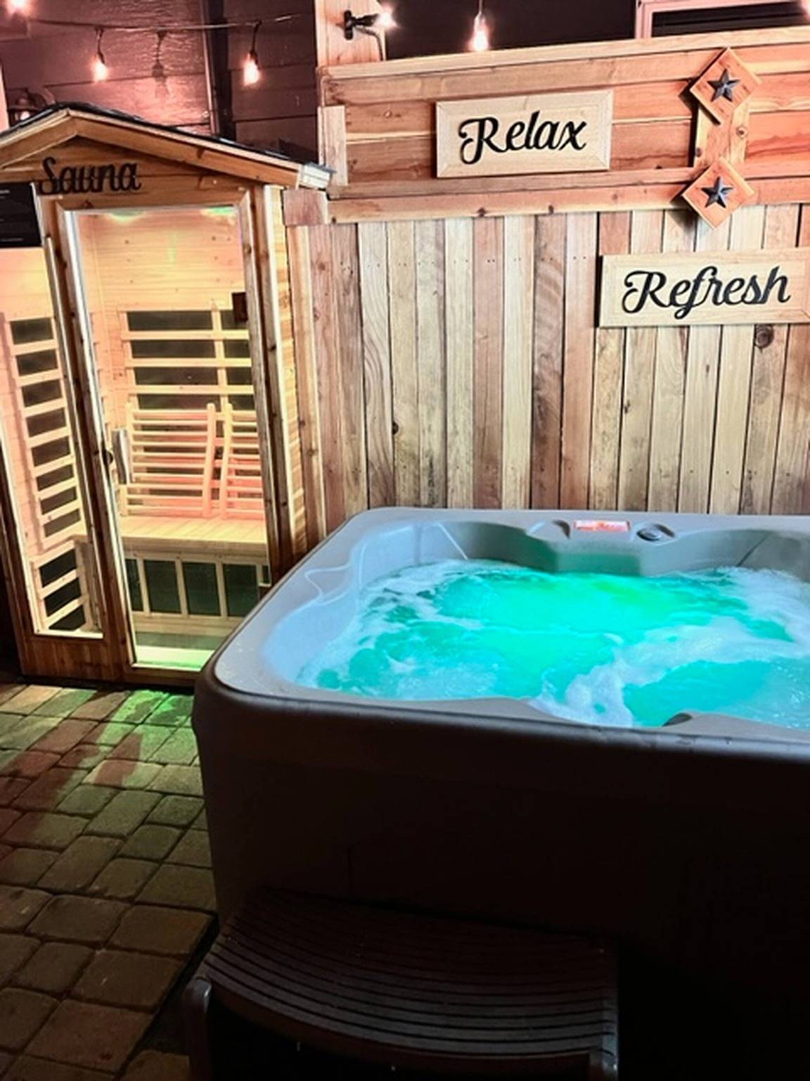 Tahoe Studio Spa con bañera de hidromasaje y sauna in Reno, Nevada (Estados Unidos)