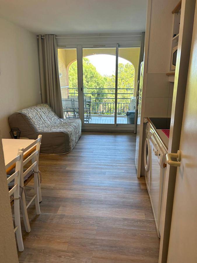 Gîte pour 4 personnes, avec piscine ainsi que jardin et vue dans Plage La Badine - 3