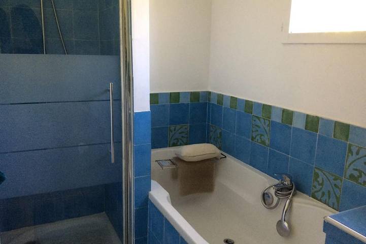 Location de vacances pour 6 personnes, avec terrasse et jardin à Éguilles - 4