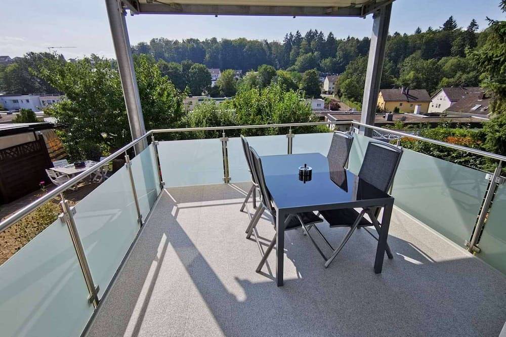 Ganze Wohnung, 2-Zkb 65\" smart Sat-Tv Prime Küche Waschtrockner Balkon Stellplatz für 4+2 Gäste in Waldbronn, Nordschwarzwald