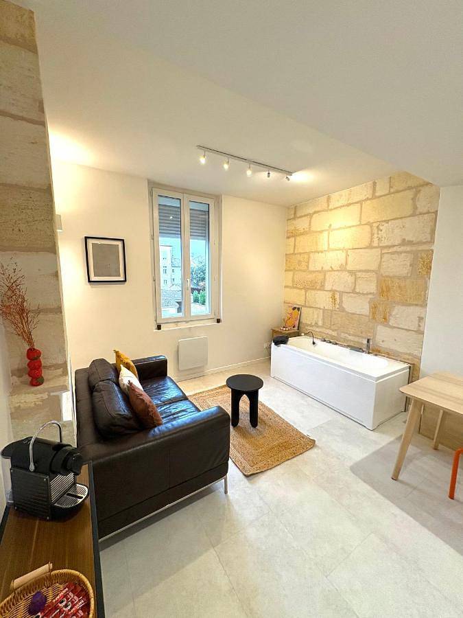 Gîte pour 2 personnes, avec jacuzzi à Libourne