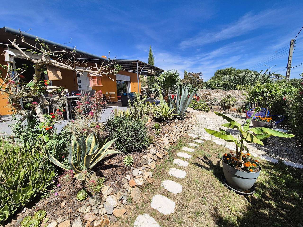 Villa 2 chambres de plain pied, climatisation, internet plages et commerces à proximité in La Seyne-sur-Mer, Côte méditerranéenne (France)