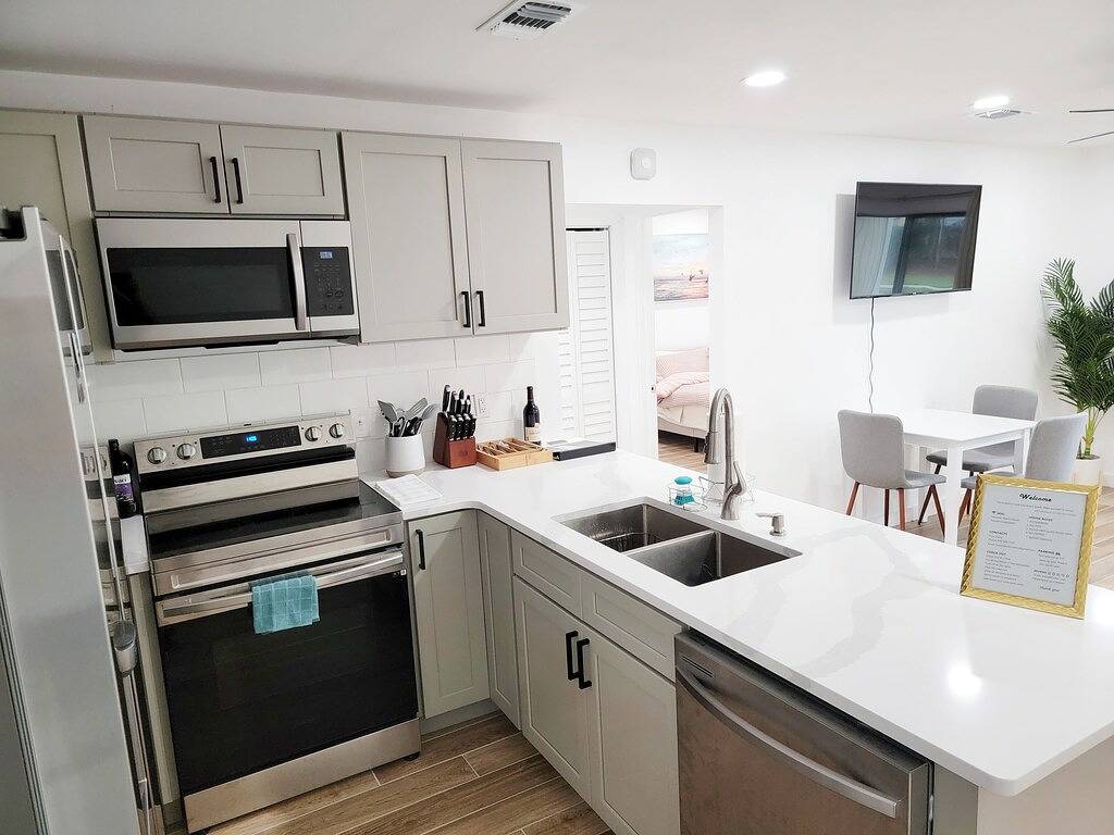 Ganze Wohnung, New Romantic Luxury Condo 1Bd/1Bth - 5 min walk to the beach in heart of Destin in Destin, Emerald Coast