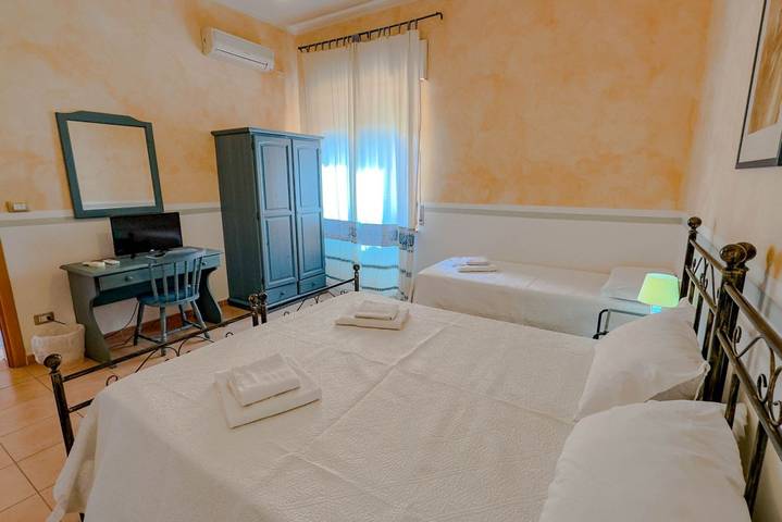 Room for 2 people, with garden - 1