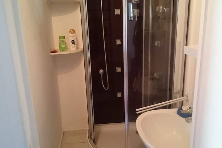 Gîte pour 2 personnes, avec jardin à Vallières-les-Grandes - 4