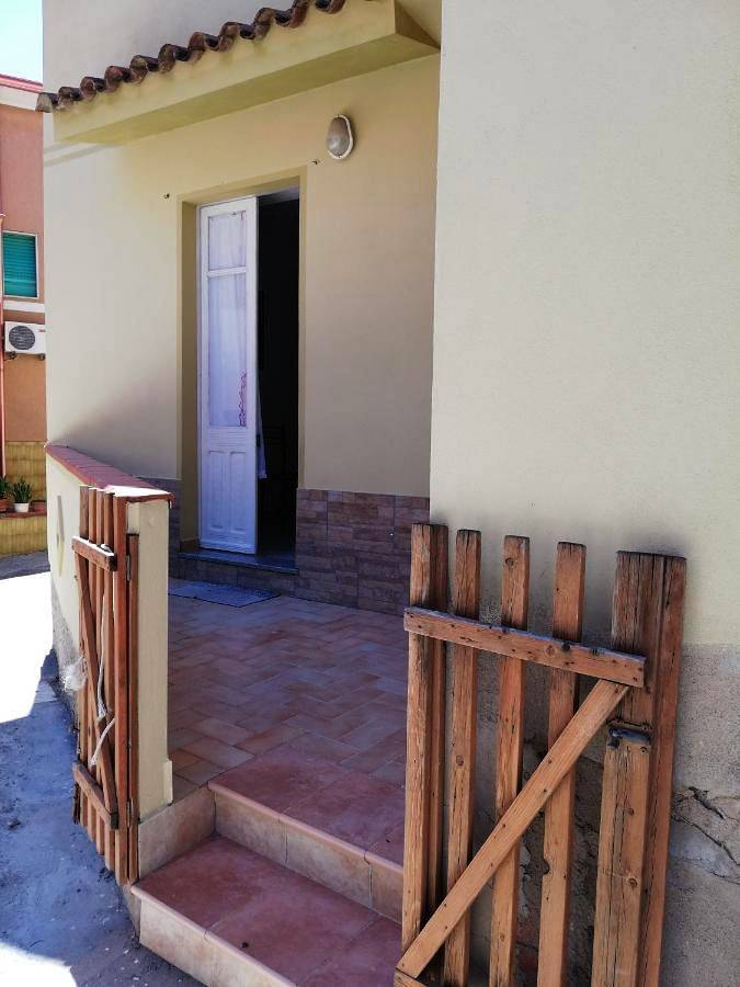 Location de vacances pour 5 personnes, avec terrasse à Fluminimaggiore