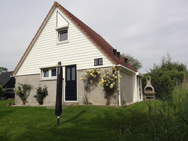 Vakantiefriesland — Bungalow Lauwersmeer naast een ruime jachthaven in Oostmahorn, Dongeradeel