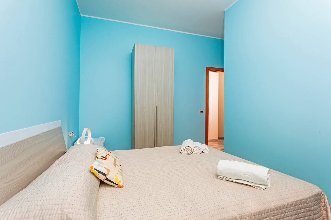 Camera 'Seasidecity - Matrimoniale Azzurra' con Terrazza condivisa, Wi-Fi e Aria Condizionata in Catania, Catania e dintorni