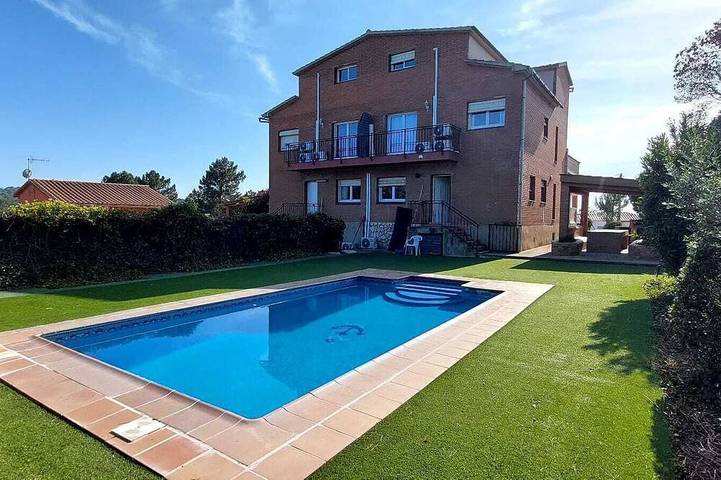 Ferienhaus für 15 Personen, mit Balkon und Garten