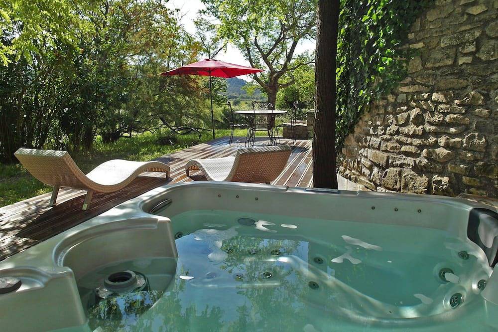 4 Sterne Ferienhaus mit Garten und privatem Jacuzzi : Pavillon Timéo in Carnas, Mittelmeerküste (Frankreich)