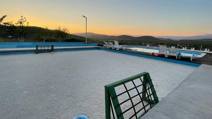 Ferienhaus für 8 Personen, mit Terrasse und Whirlpool sowie Pool, mit Haustier