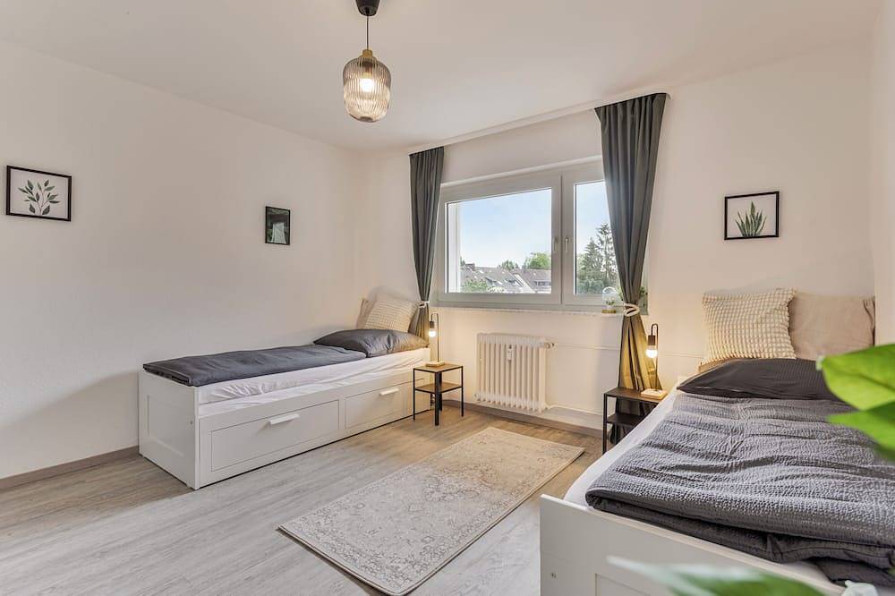 Ganze Wohnung, Cordissky @ an der Arena in Gelsenkirchen, Ruhrgebiet