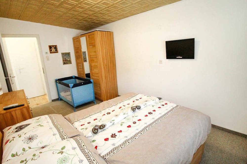 Schönes alleinstehendes Ferienhaus für 4 Gäste mit Klimaanlage,  W-Lan, Tv und Haustiere erlaubt in Floridsdorf, Wien
