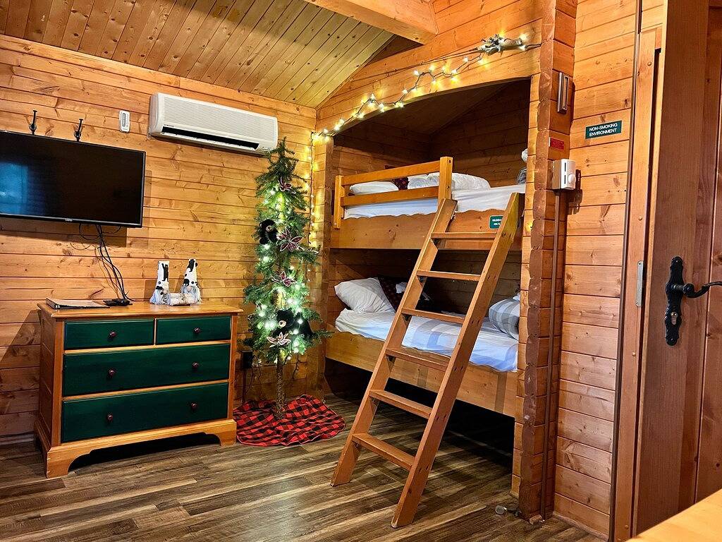 The Bear Den - Studio Cabin im Herzen von Hayward in Hayward, Sawyer County