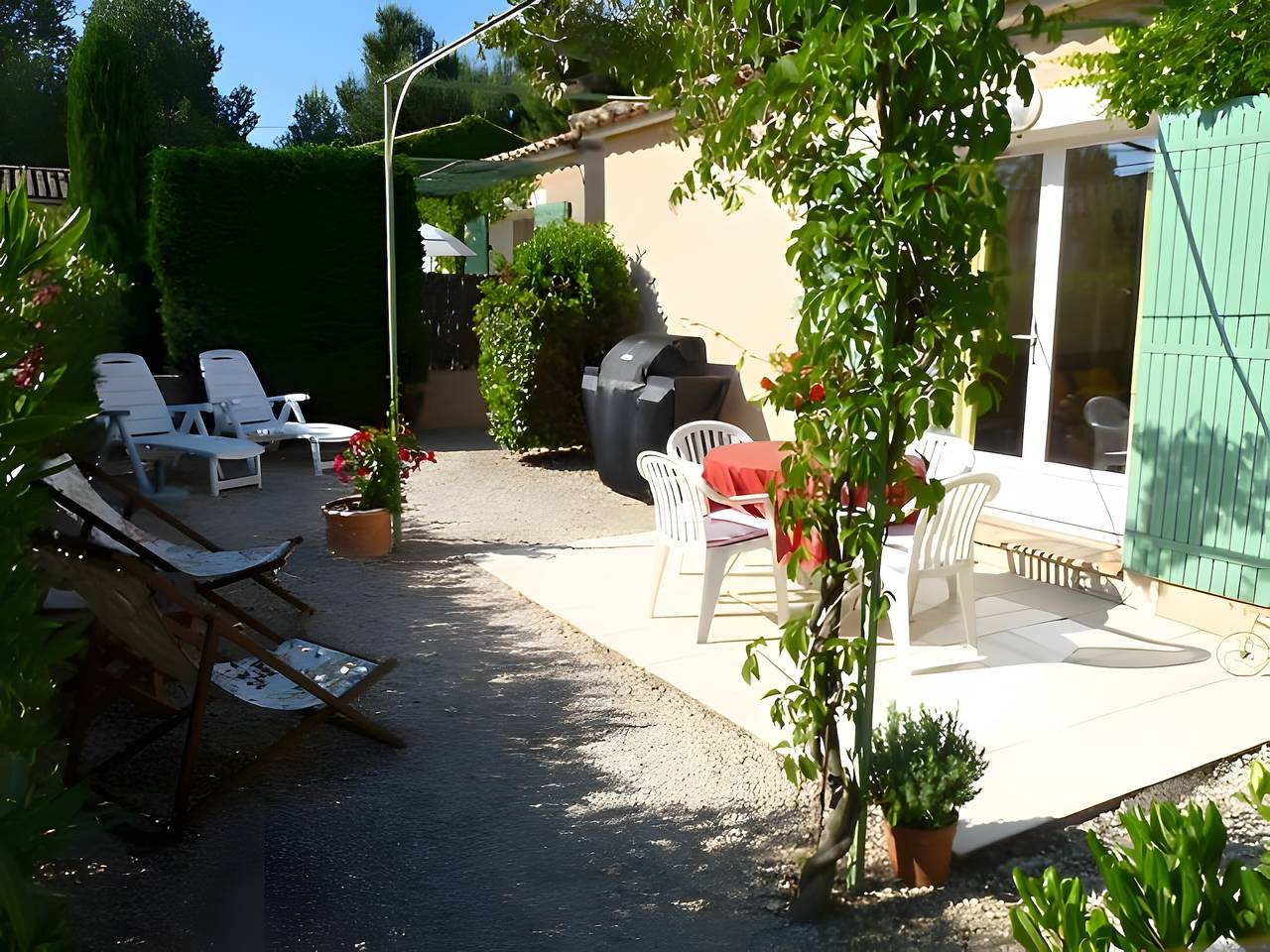 Mazet en residencia segura con piscina cerca de las Alpilles y del centro de la ciudad in Saint-Rémy-de-Provence, Region de Arles