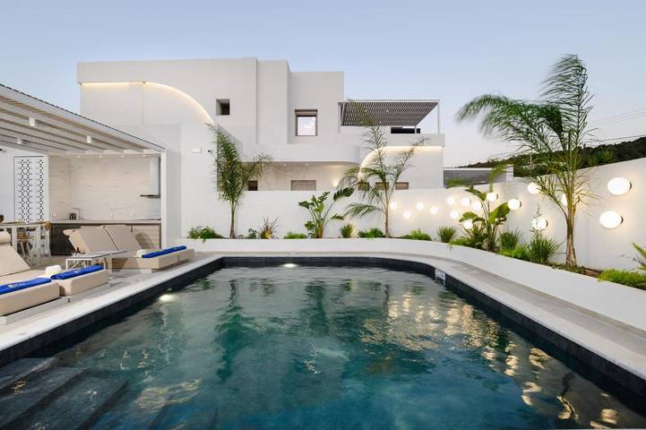 Villa for 4 people, with Balcony and Hot tub as well as Terrace and Garden in Faliraki