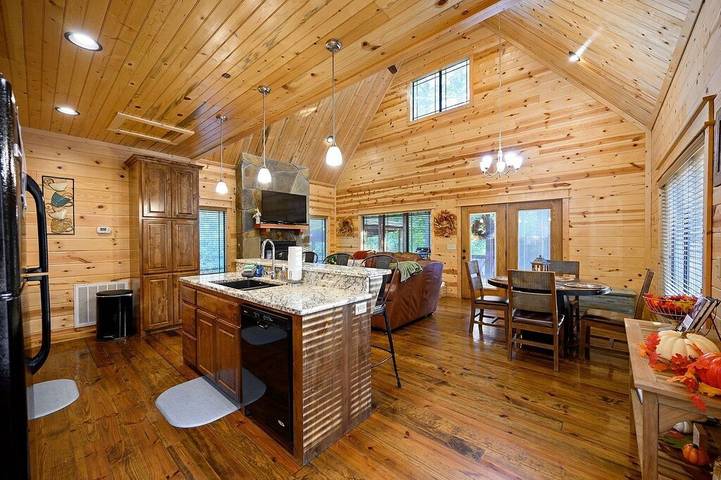 Vacation rental for 8 people, with terrace and hot tub, with pets in Broken Bow Lake