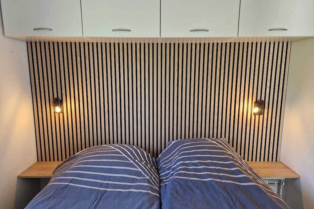 New chalet 2 on the edge of the Wadden Sea and Amstelmeer with private terrace! in Ijsselmeer