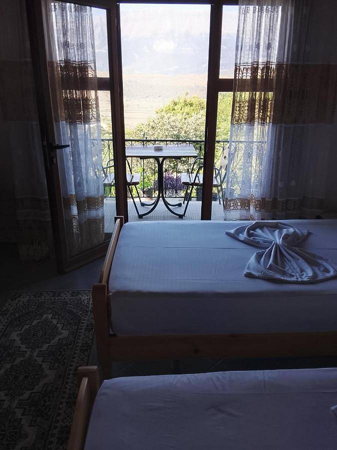 Maison d’hôte pour 5 personnes, avec jardin ainsi que vue et terrasse dans Gjirokastër - 4
