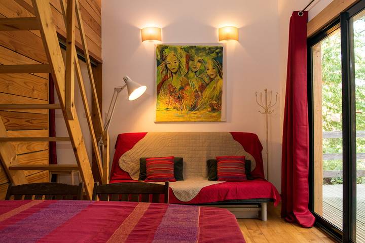 Chalet pour 4 personnes, avec piscine ainsi que jacuzzi et jardin en Ardèche