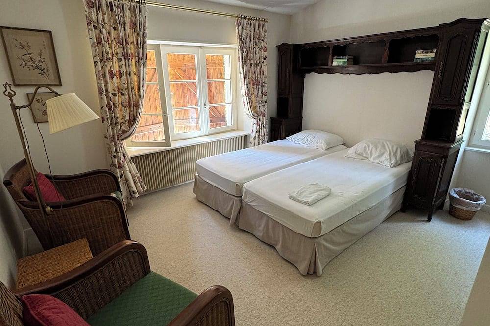 Domaine nature avec étang privé et sauna - 10 couchages - calme absolu 🌲 in Servance, Haute-Saône