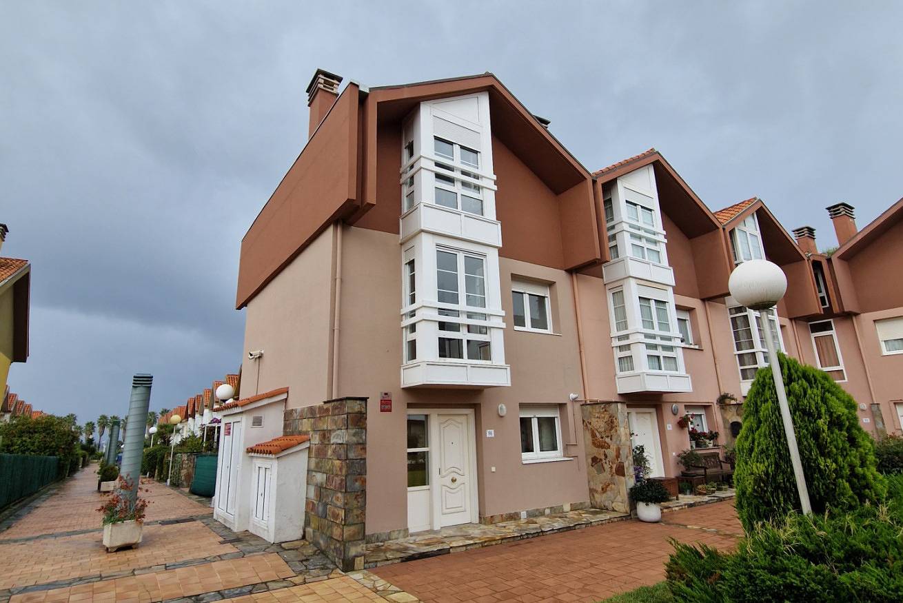 Ganze Wohnung, Charmante 200 m² große Wohnung, nur 2 km vom Strand Playa de Poniente entfernt in Playa del Cervigón (Gijón), Gijón