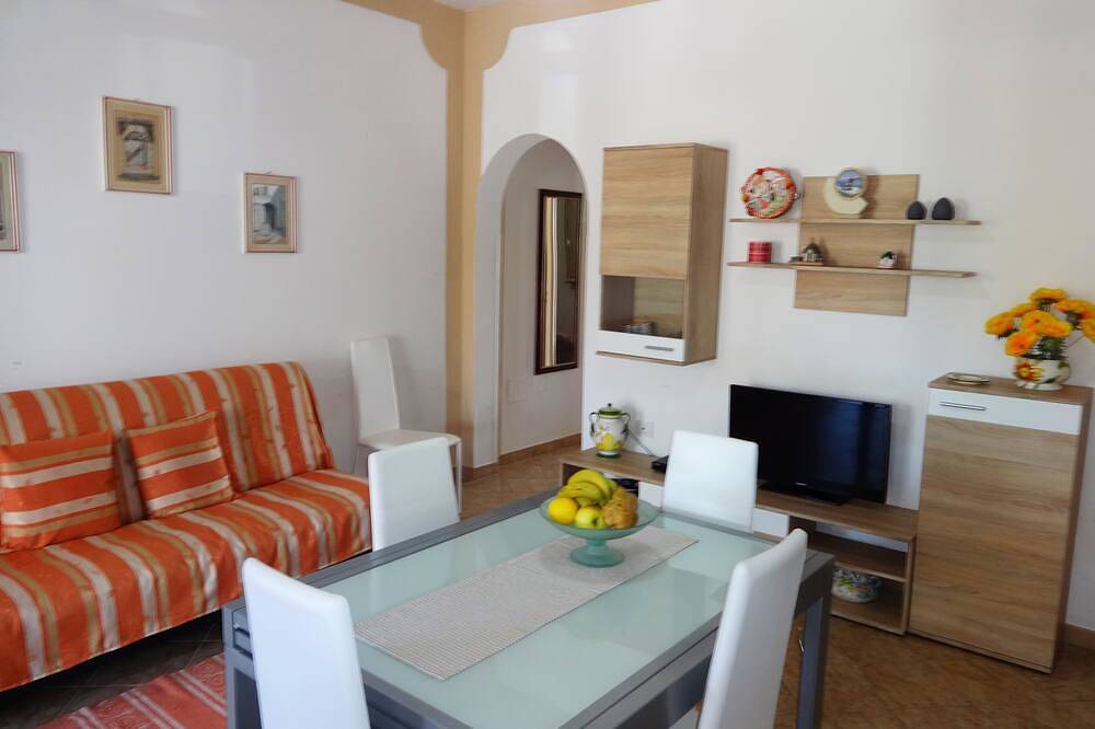 Marty house from 2 to 4 seats in Torre Pali with sea view in Torre Pali, Salve