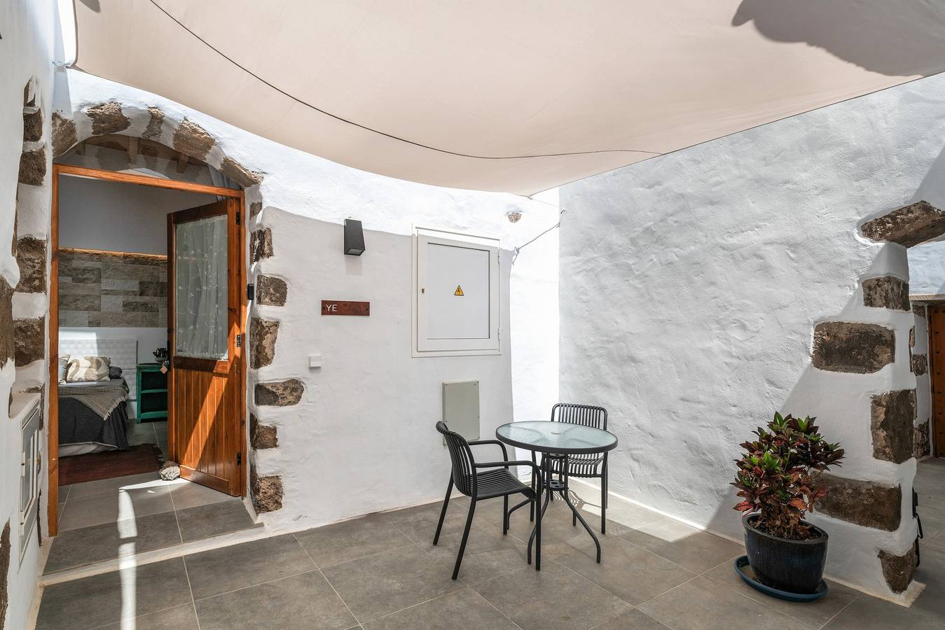 Vacaciones 'Ye' con piscina compartida, terraza compartida y Wi-Fi in Tabayesco, Haría